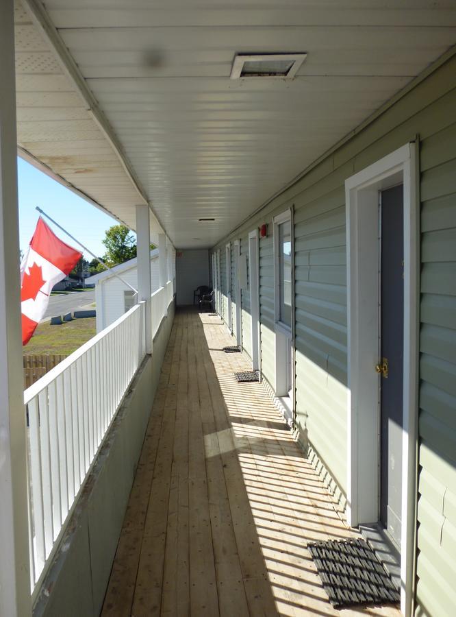 Wheel Inn Motel New Liskeard Kültér fotó