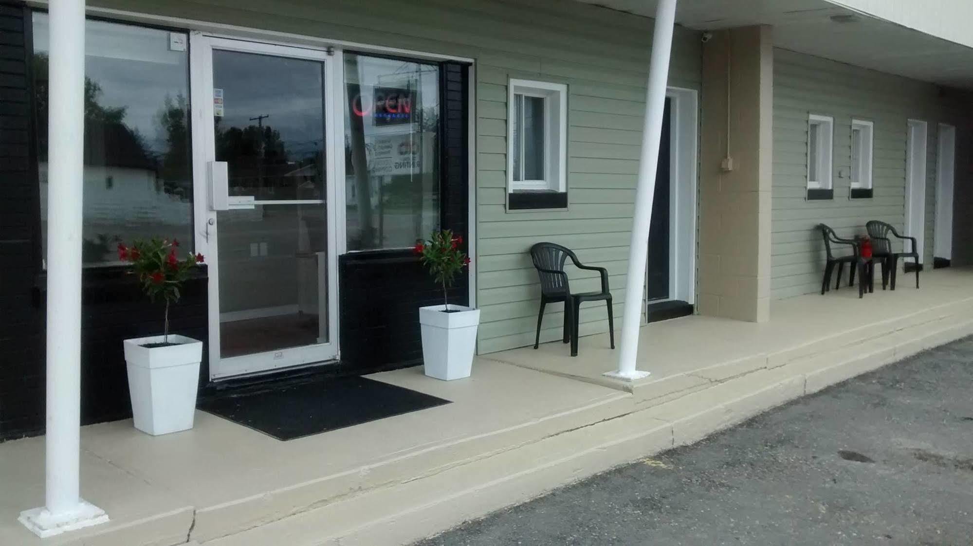 Wheel Inn Motel New Liskeard Kültér fotó